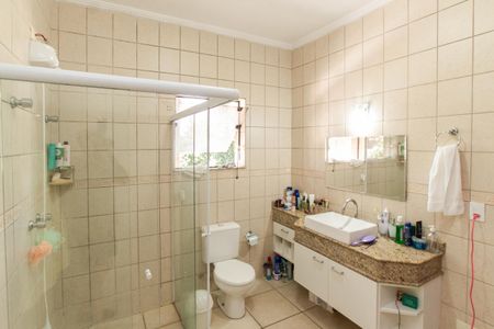 Casa à venda com 375m², 4 quartos e 6 vagasBanheiro da Suíte 1