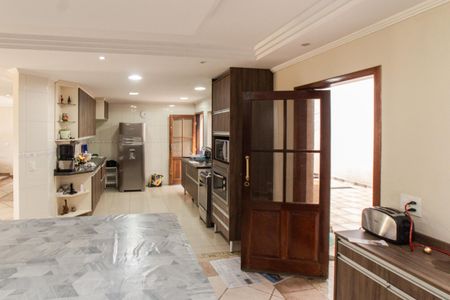 Casa à venda com 375m², 4 quartos e 6 vagasCozinha