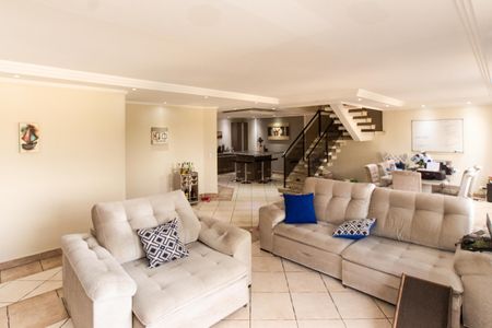 Casa à venda com 375m², 4 quartos e 6 vagasSala 