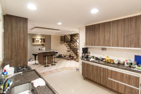 Casa à venda com 375m², 4 quartos e 6 vagasCozinha