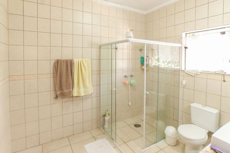 Casa à venda com 375m², 4 quartos e 6 vagasBanheiro da Suíte 1