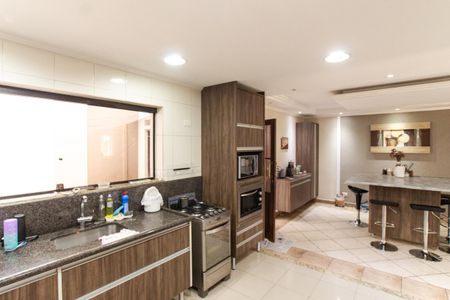 Casa à venda com 375m², 4 quartos e 6 vagasCozinha