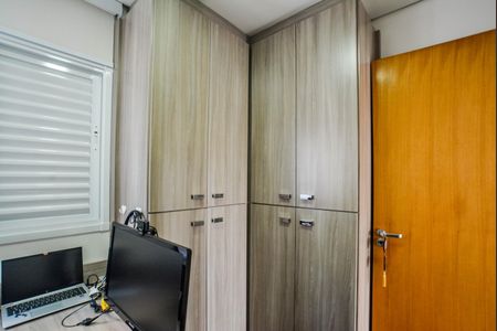 Apartamento à venda com 80m², 3 quartos e 2 vagas Apartamento à venda com 80m², 3 quartos e 2 vagasQuarto 2