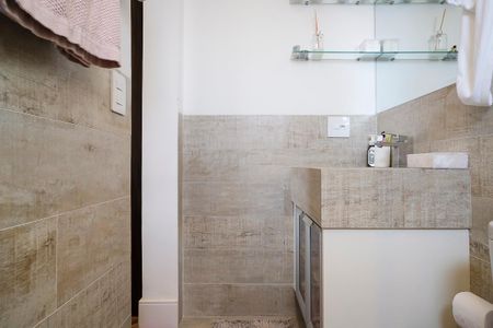 Apartamento à venda com 89m², 2 quartos e 2 vagasBanheiro da suíte