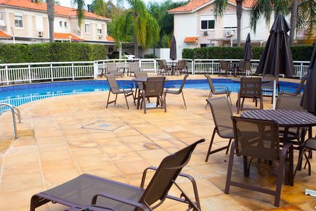 Casa de condomínio para alugar com 133m², 2 quartos e 2 vagas Casa de condomínio para alugar com 133m², 2 quartos e 2 vagasÁrea comum - Piscina