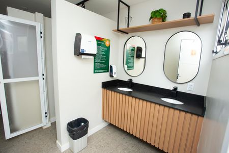 Casa de condomínio para alugar com 133m², 2 quartos e 2 vagas Casa de condomínio para alugar com 133m², 2 quartos e 2 vagasBanheiro Feminino do salão de festas