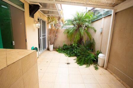 Casa de condomínio para alugar com 133m², 2 quartos e 2 vagas Casa de condomínio para alugar com 133m², 2 quartos e 2 vagasVaranda + Jardim