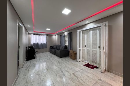 Casa à venda com 140m², 2 quartos e 4 vagas Casa à venda com 140m², 2 quartos e 4 vagasSala