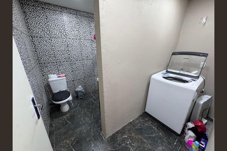 Casa à venda com 140m², 2 quartos e 4 vagas Casa à venda com 140m², 2 quartos e 4 vagasBanheiro