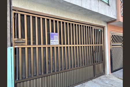 Casa à venda com 246m², 3 quartos e 1 vaga Casa à venda com 246m², 3 quartos e 1 vagaFachada