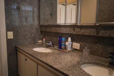 Apartamento à venda com 411m², 7 quartos e 3 vagasBanheiro Suíte 2