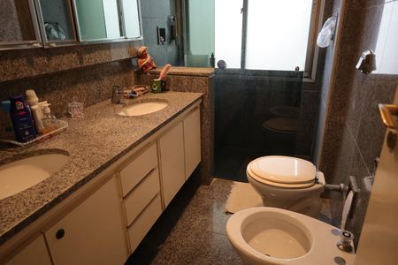 Apartamento à venda com 411m², 7 quartos e 3 vagasBanheiro Suíte 2