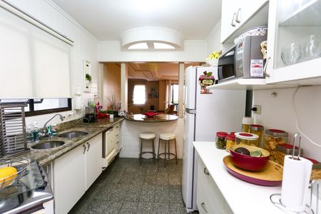 Apartamento à venda com 106m², 2 quartos e 2 vagasCozinha