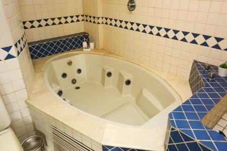 Apartamento à venda com 106m², 2 quartos e 2 vagasBanheiro da Suíte