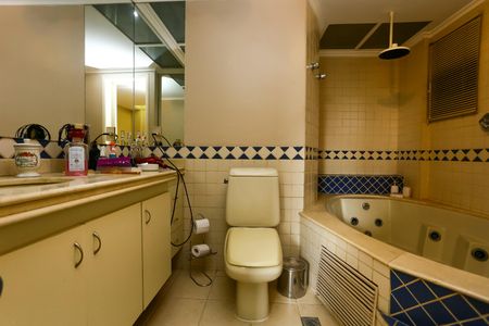 Apartamento à venda com 106m², 2 quartos e 2 vagasBanheiro da Suíte