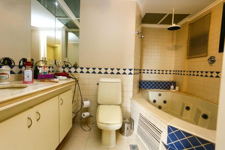 Apartamento à venda com 106m², 2 quartos e 2 vagasBanheiro da Suíte