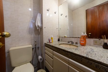 Apartamento à venda com 118m², 4 quartos e 2 vagasBanheiro da Suíte