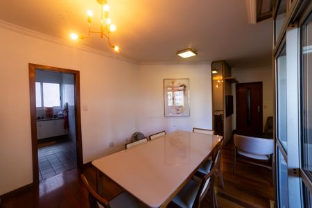 Apartamento à venda com 118m², 4 quartos e 2 vagasSala