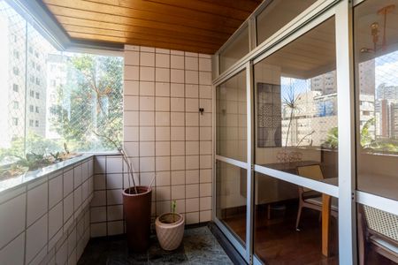 Apartamento à venda com 118m², 4 quartos e 2 vagasVaranda da Sala