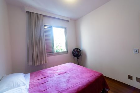 Apartamento à venda com 118m², 4 quartos e 2 vagasQuarto 2