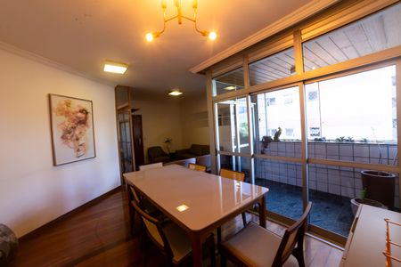 Apartamento à venda com 118m², 4 quartos e 2 vagasSala