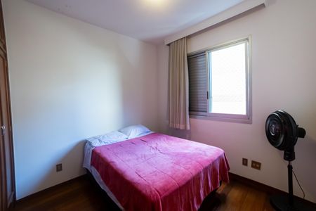 Apartamento à venda com 118m², 4 quartos e 2 vagasQuarto 2