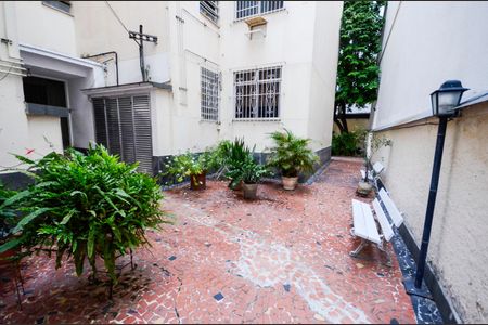 Apartamento à venda com 70m², 3 quartos e sem vaga Apartamento à venda com 70m², 3 quartos e sem vagaHall