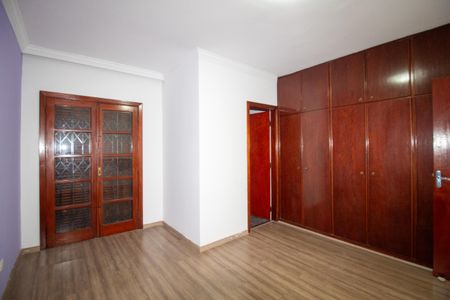 Casa para alugar com 200m², 3 quartos e 2 vagasSuíte 
