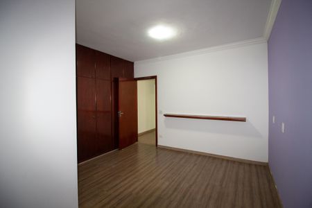Casa para alugar com 200m², 3 quartos e 2 vagasSuíte 