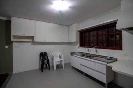 Casa para alugar com 200m², 3 quartos e 2 vagasCozinha