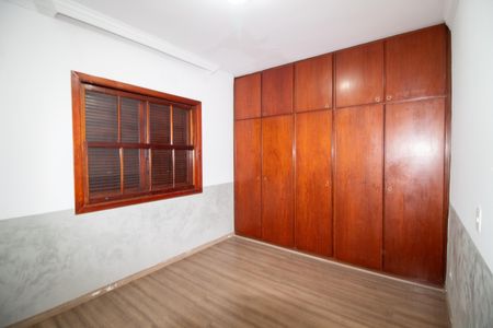 Casa para alugar com 200m², 3 quartos e 2 vagasQuarto 2