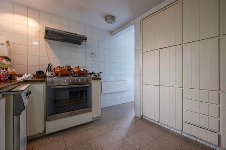 Casa à venda com 380m², 4 quartos e 4 vagasCozinha