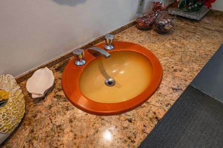 Casa à venda com 380m², 4 quartos e 4 vagasBanheiro da Suíte 1