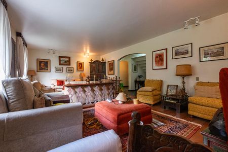 Casa à venda com 380m², 4 quartos e 4 vagasSala