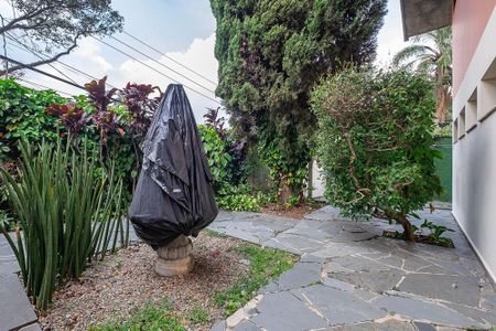 Casa à venda com 380m², 4 quartos e 4 vagasQuintal