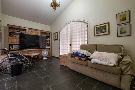 Casa à venda com 380m², 4 quartos e 4 vagasSala de TV