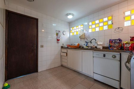 Casa à venda com 380m², 4 quartos e 4 vagasCozinha