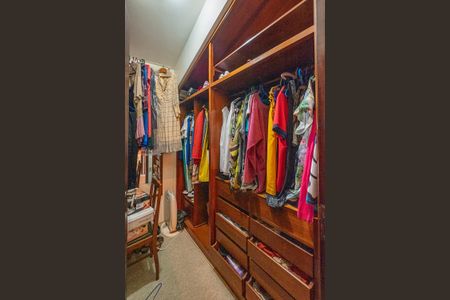 Casa à venda com 380m², 4 quartos e 4 vagasSuíte 2