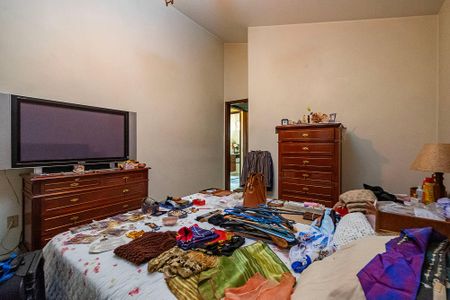 Casa à venda com 380m², 4 quartos e 4 vagasSuíte 2