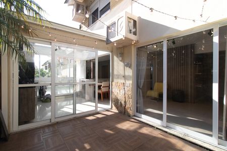 Casa de condomínio à venda com 177m², 3 quartos e 2 vagas Casa de condomínio à venda com 177m², 3 quartos e 2 vagasQuintal