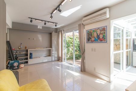 Casa de condomínio à venda com 177m², 3 quartos e 2 vagas Casa de condomínio à venda com 177m², 3 quartos e 2 vagasSala