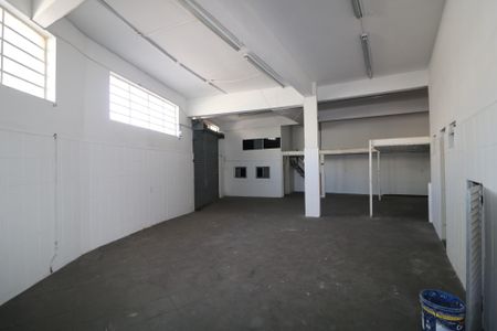 Casa para alugar com 220m², 2 quartos e 4 vagasGaragem/Salão