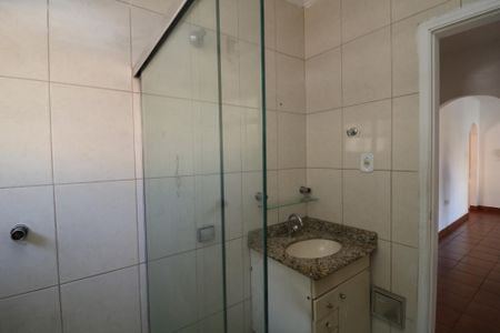 Casa para alugar com 220m², 2 quartos e 4 vagasBanheiro