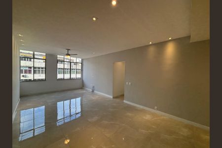 Apartamento à venda com 130m², 3 quartos e 1 vagaSala