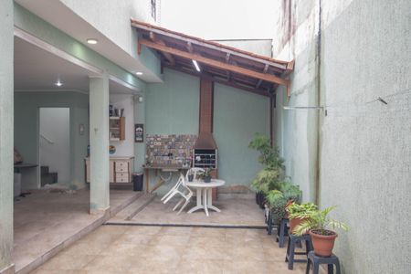 Casa à venda com 220m², 5 quartos e 6 vagasChurrasqueira