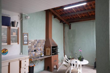 Casa à venda com 220m², 5 quartos e 6 vagasChurrasqueira