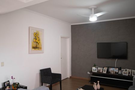 Casa à venda com 220m², 5 quartos e 6 vagasSala