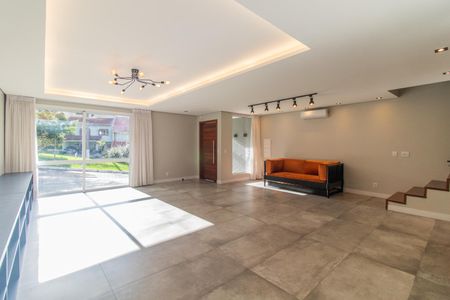 Casa de condomínio para alugar com 300m², 3 quartos e 2 vagasSala