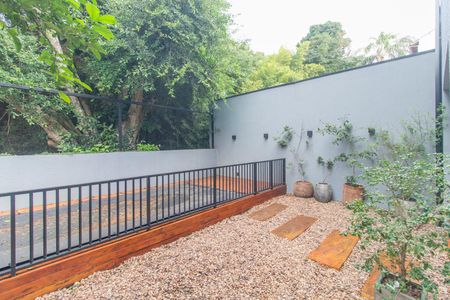 Casa de condomínio para alugar com 300m², 3 quartos e 2 vagasQuintal