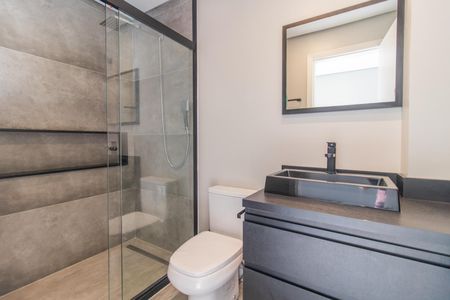 Casa de condomínio para alugar com 300m², 3 quartos e 2 vagasBanheiro da Suíte 2